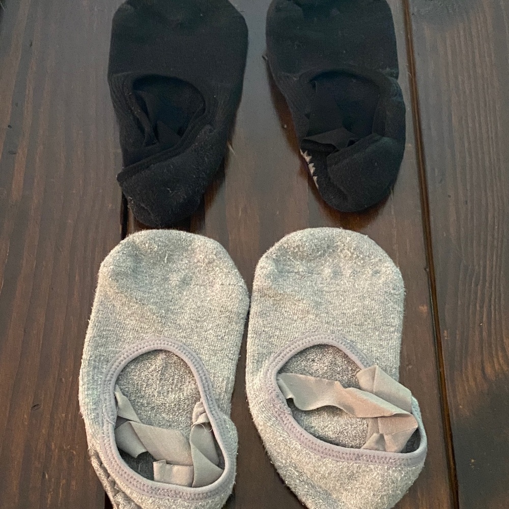 Women’s Classic Black and Gray Yoga Socks